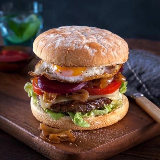 Hamburguesa completa, con huevo y tocino